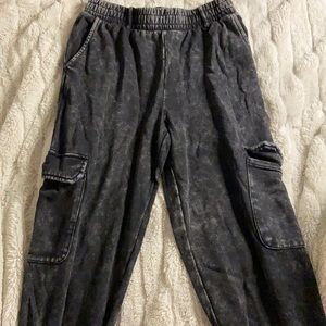 Forever 21 baggy women’s sweatpants with pockets